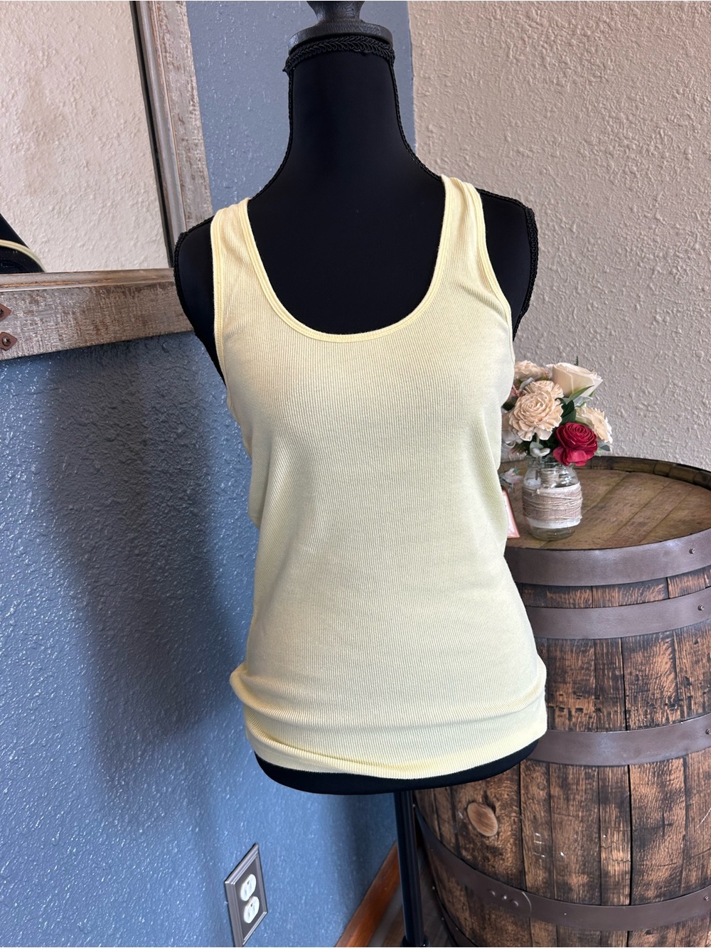 American Eagle Outfitters Pale Yellow Ribbed Scoop Tank